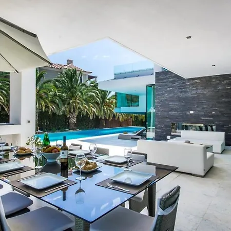 Orla Deluxe Luxury With Geo-thermal Swimming Pool Villa