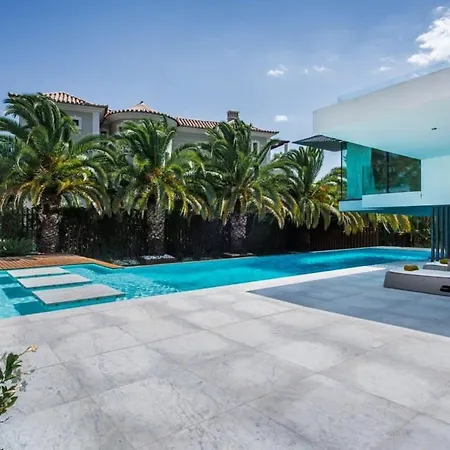 Holiday home Orla Deluxe Luxury With Geo-thermal Swimming Pool