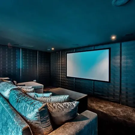 Holiday home Orla Deluxe Luxury With Geo-thermal Swimming Pool *