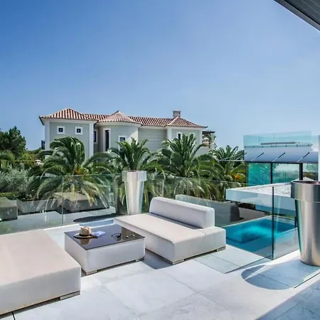 Holiday home Orla Deluxe Luxury With Geo-thermal Swimming Pool