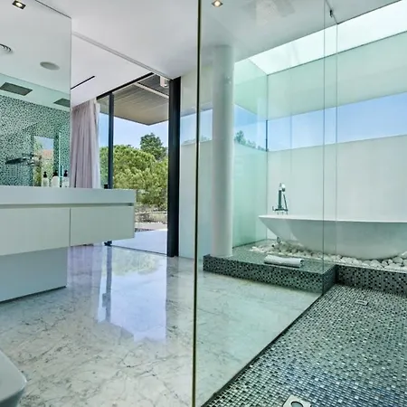 Holiday home Orla Deluxe Luxury With Geo-thermal Swimming Pool