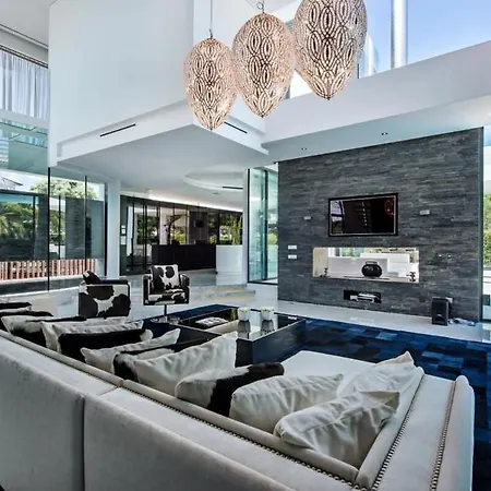 Holiday home Orla Deluxe Luxury With Geo-thermal Swimming Pool
