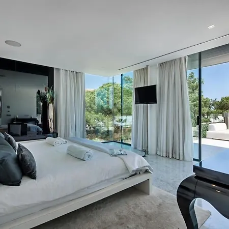 Holiday home Orla Deluxe Luxury With Geo-thermal Swimming Pool